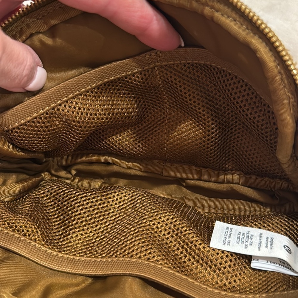 Lululemon Sherpa waist bag fanny pack - Picture 4 of 4